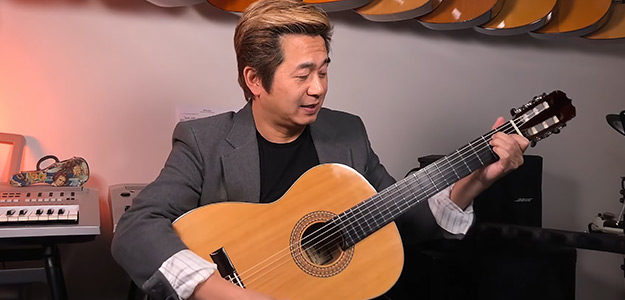 Aria prezentuje gitary klasyczne z litymi płytami wierzchnimi