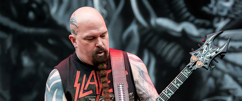 Lider Slayer'a oficjalnie artystą Dean Guitars