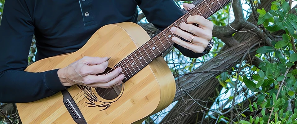 Egzotyczne drewno i klasyczny design od Luna Guitars