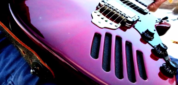 Gitara z wbudowanym wzmacniaczem od ElectroPhonic