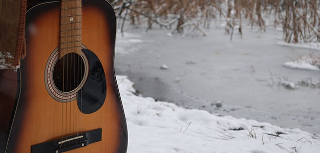PORADNIK: Jak zabezpieczyć gitarę przed zimą?