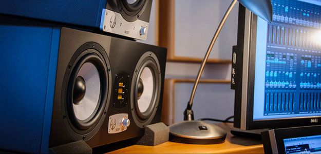 PORADNIK: Monitory odsłuchowe w domowym studio muzycznym