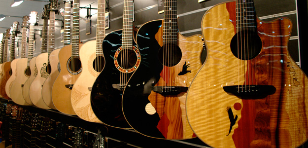 MESSE2014: Piękne akustyki i ukulele od Luna Guitars!