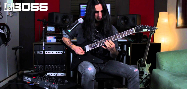 Gus G. poleca multiefekt BOSS ME-80