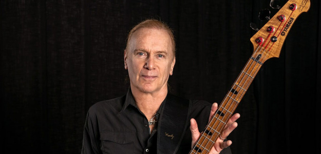 Billy Sheehan i Yamaha świętują okrągłą rocznicę