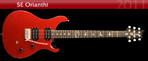 Orianthi wraz ze swoją gitarą PRS u boku Alice Cooper
