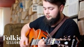 Folkie Sessions | Chris Ellys - 7 minutes