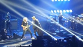 Queen+Adam Lambert - WWRY &amp; We Are The Champions in Bangkok 2016-9-30