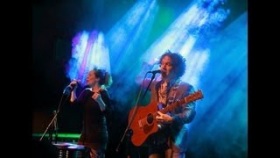Anneke van Giersbergen (Agua de Annique) oraz Danny Cavanagh (Anathema) na scenie Ucha 1/15