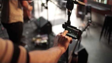 Mackie DL32R Features - Complete Wireless Mixing